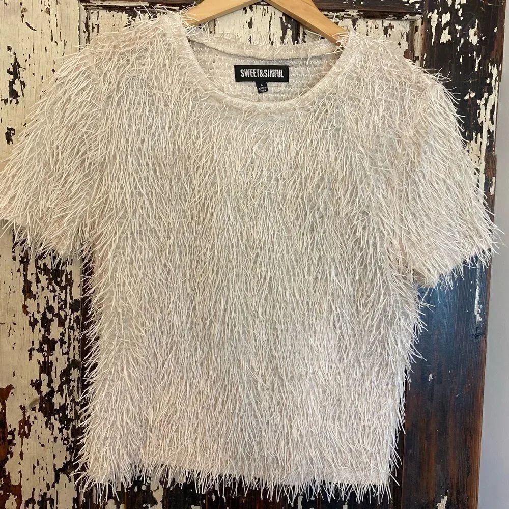 Beautiful EUC Sweet & Sinful soft sweater. Size L
